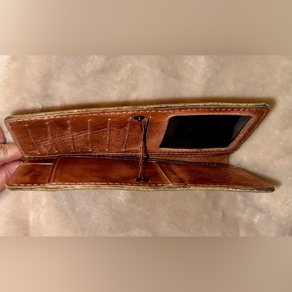 BEAUTIFUL Genuine Leather Wallet - Picture 7 of 7
